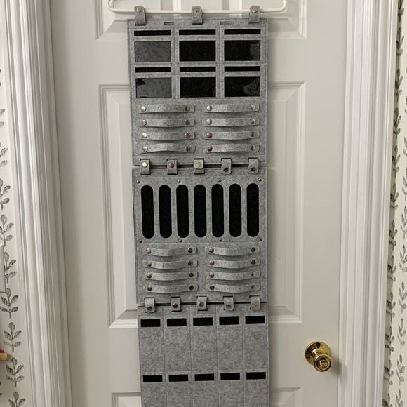 Jewelry/headband door/wall organizer. Gray felt 56" (without hanger) X 13" - Picture 1 of 13